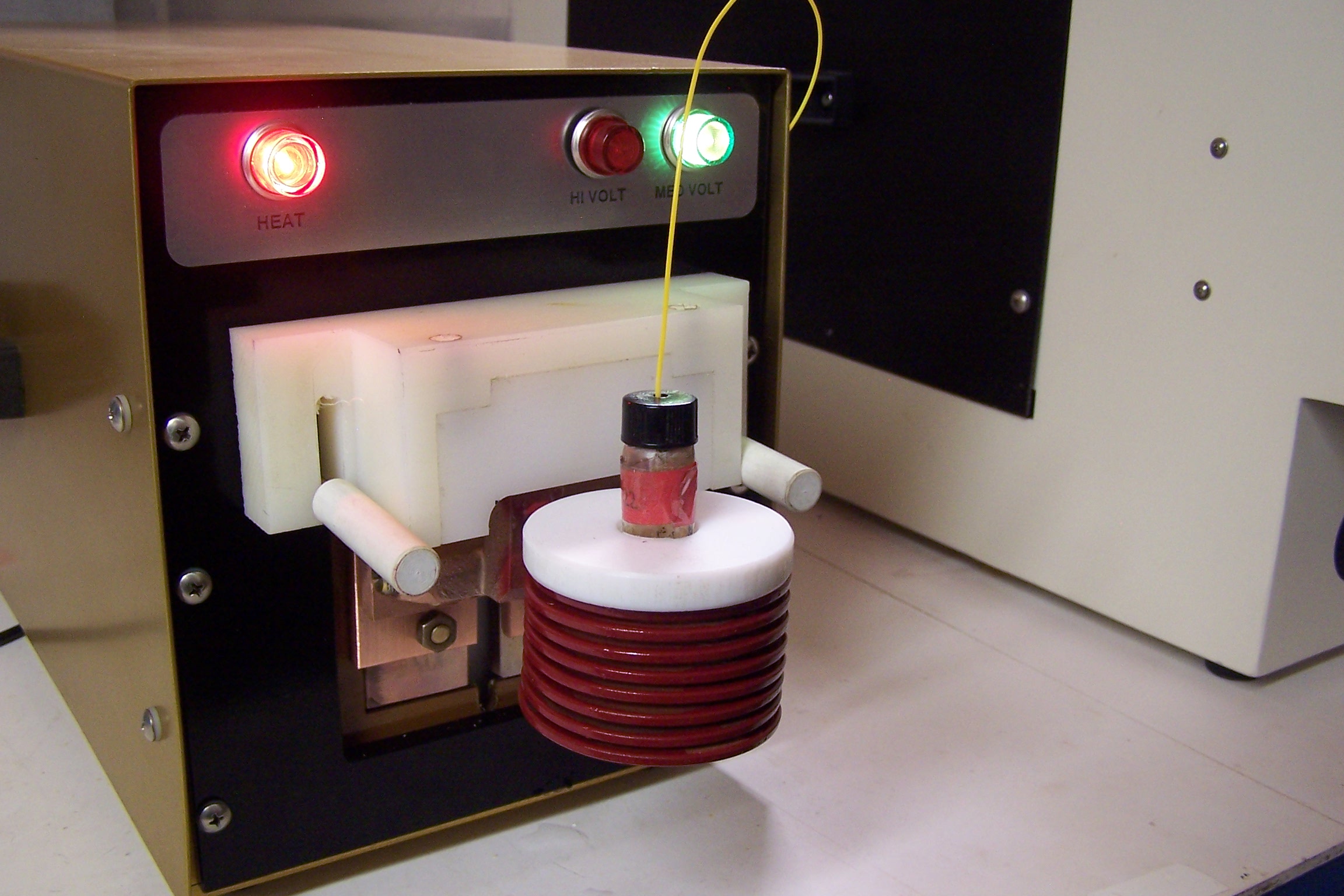 Nanoparticle solution measurement with heat station