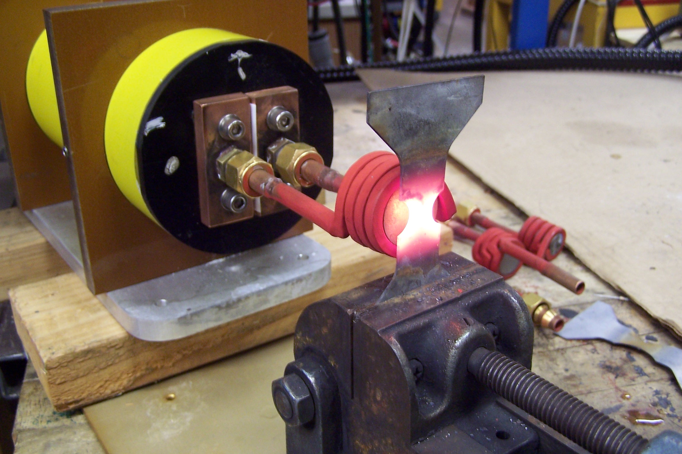 Flat planar coil heating demonstration